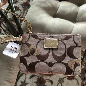 NEW Coach Poppy Gold Wristlet